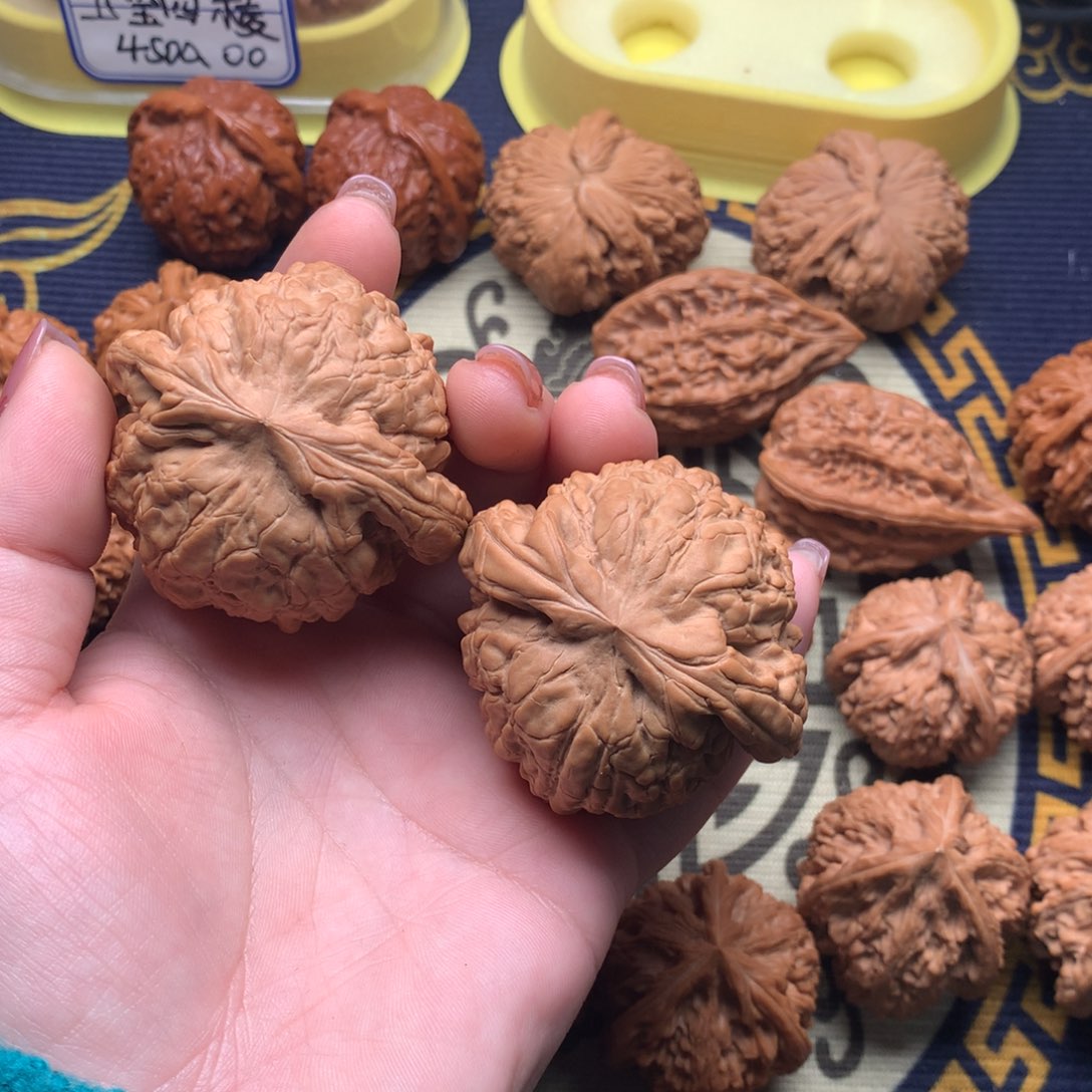 文玩核桃吊坠天**禀龙鼎