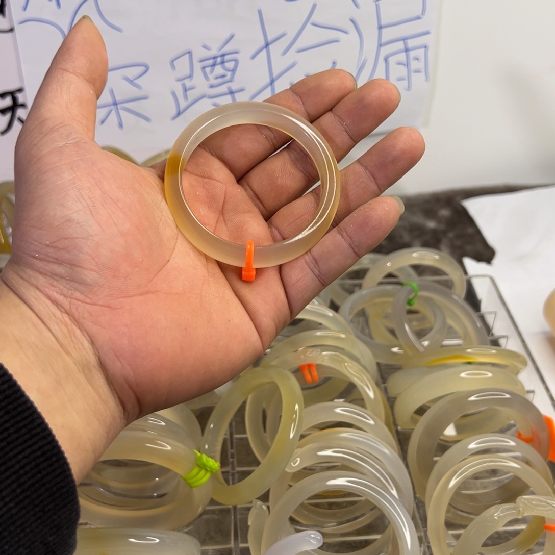 玛瑙/玉髓手镯未镶嵌