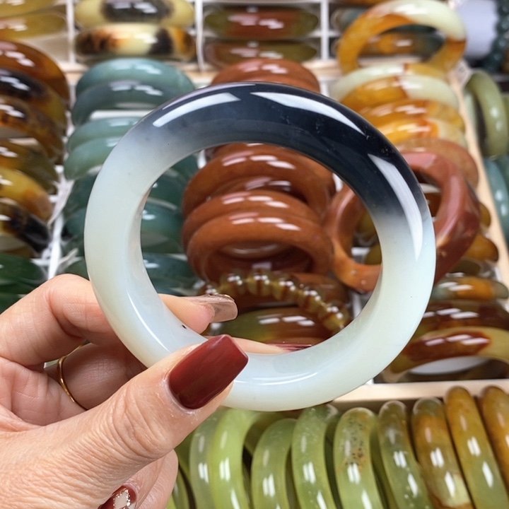 蛇纹石玉手镯未镶嵌