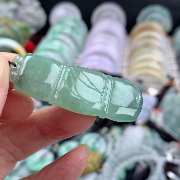 翡翠颈饰未镶嵌吊坠