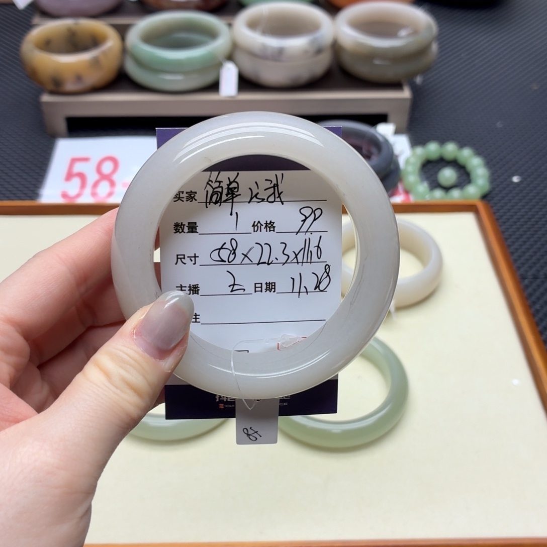 简***！石英质玉未镶嵌手镯