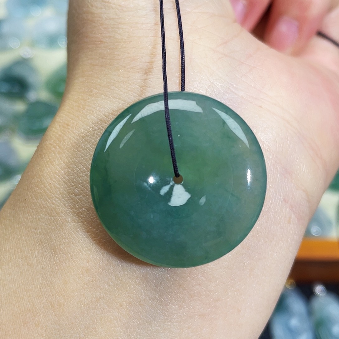 翡翠颈饰未镶嵌吊坠