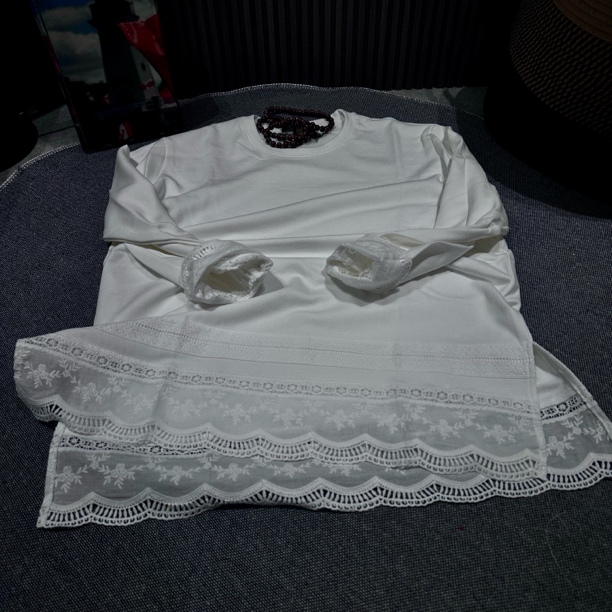 蕾丝拼接长袖T恤女圆领镂空宽松显瘦百搭中长款加绒打底衫上衣