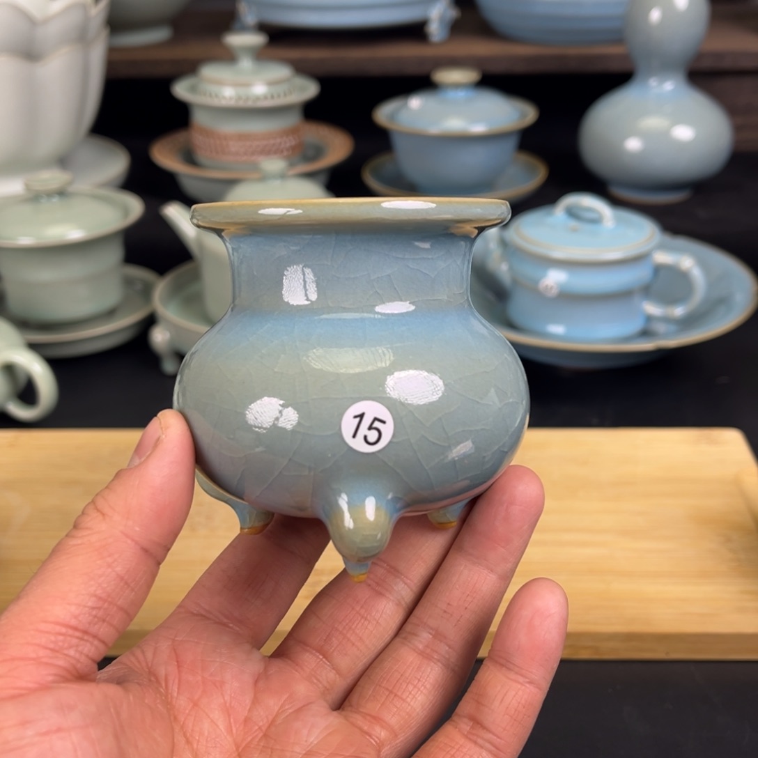 【闪购商品】三足香炉天蓝汝瓷