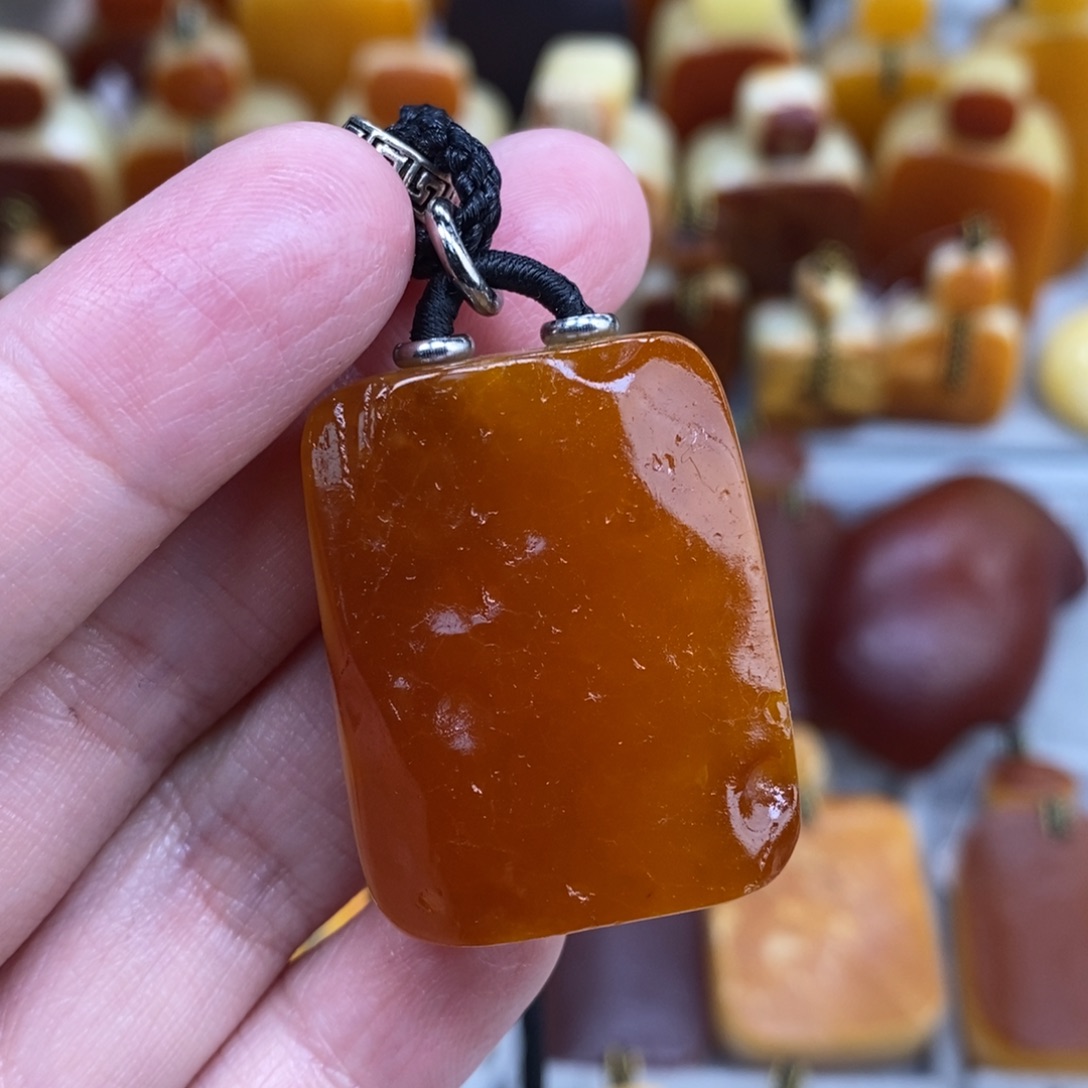 蜜蜡未镶嵌珠宝奇石