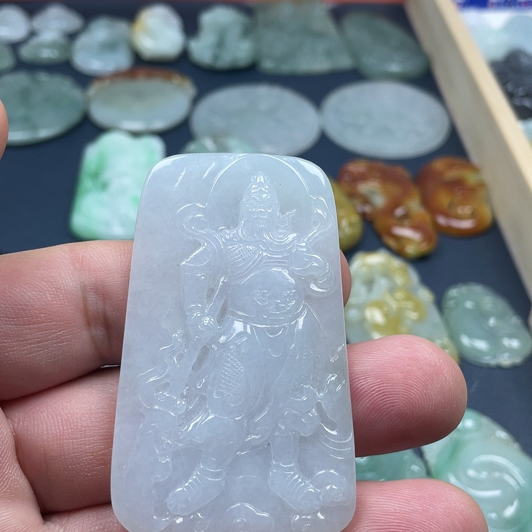 翡翠未镶嵌颈饰关公