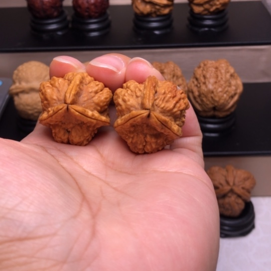 文玩核桃把件一**光金蟾塔三楞25