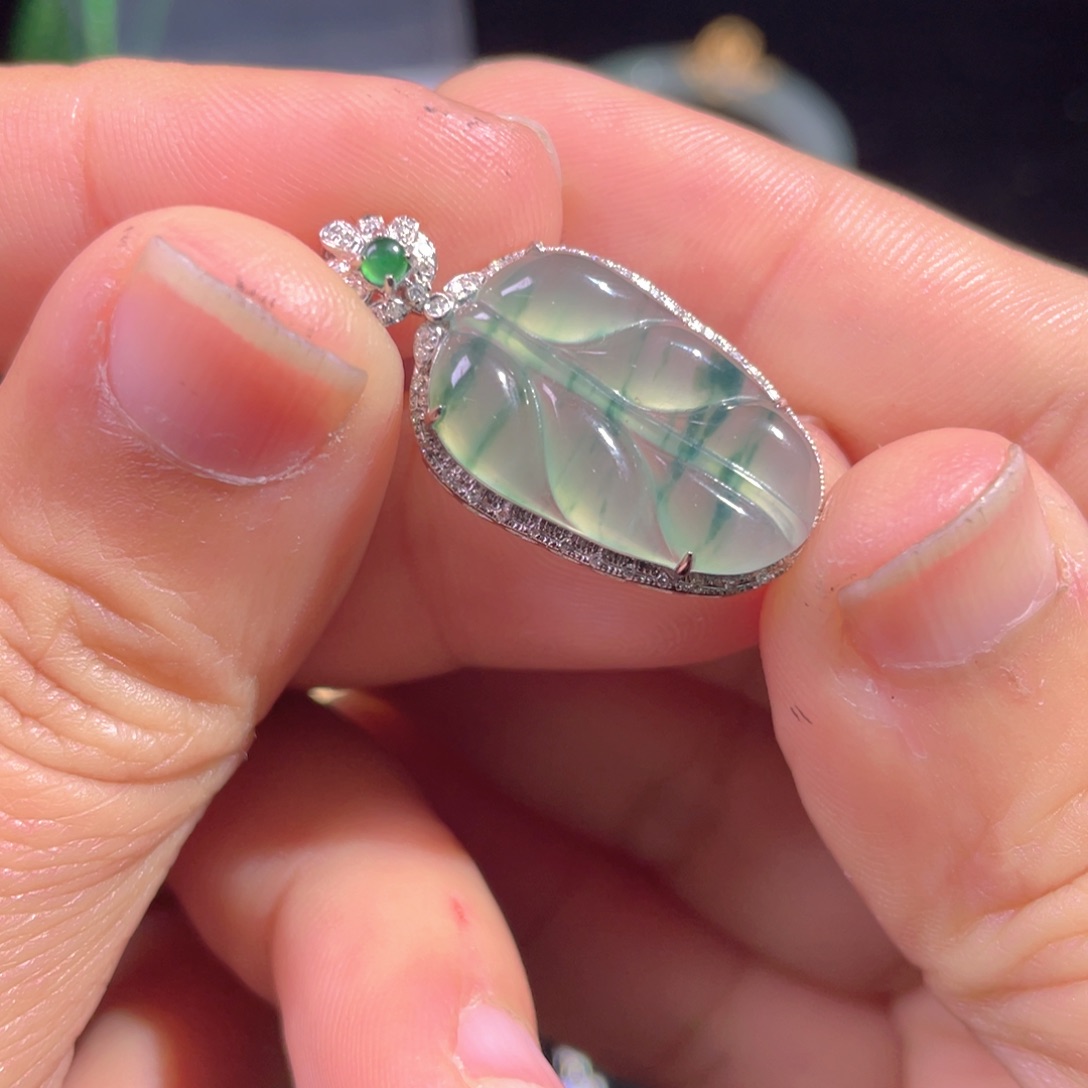 翡翠颈饰18K金镶嵌翡翠