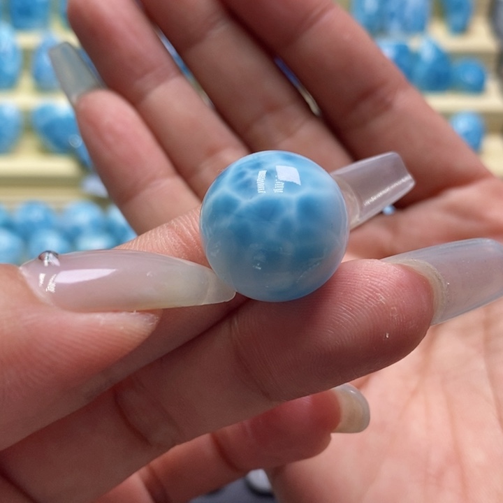不***人针钠钙石（海纹石）未镶嵌颈饰