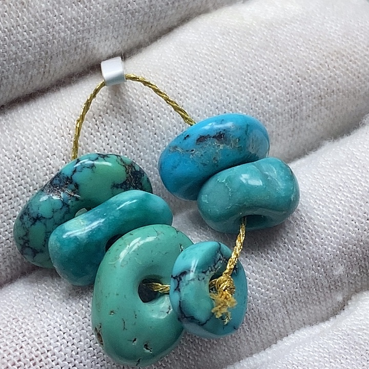 绿松石未镶嵌颈饰