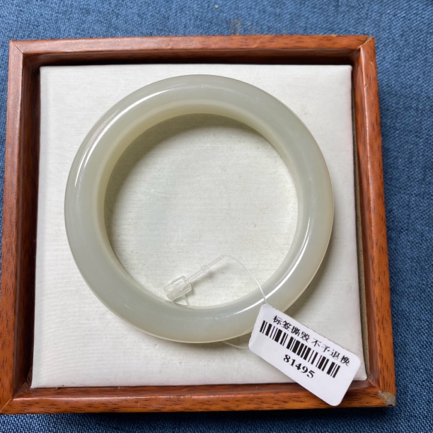 天然和田玉手镯 52