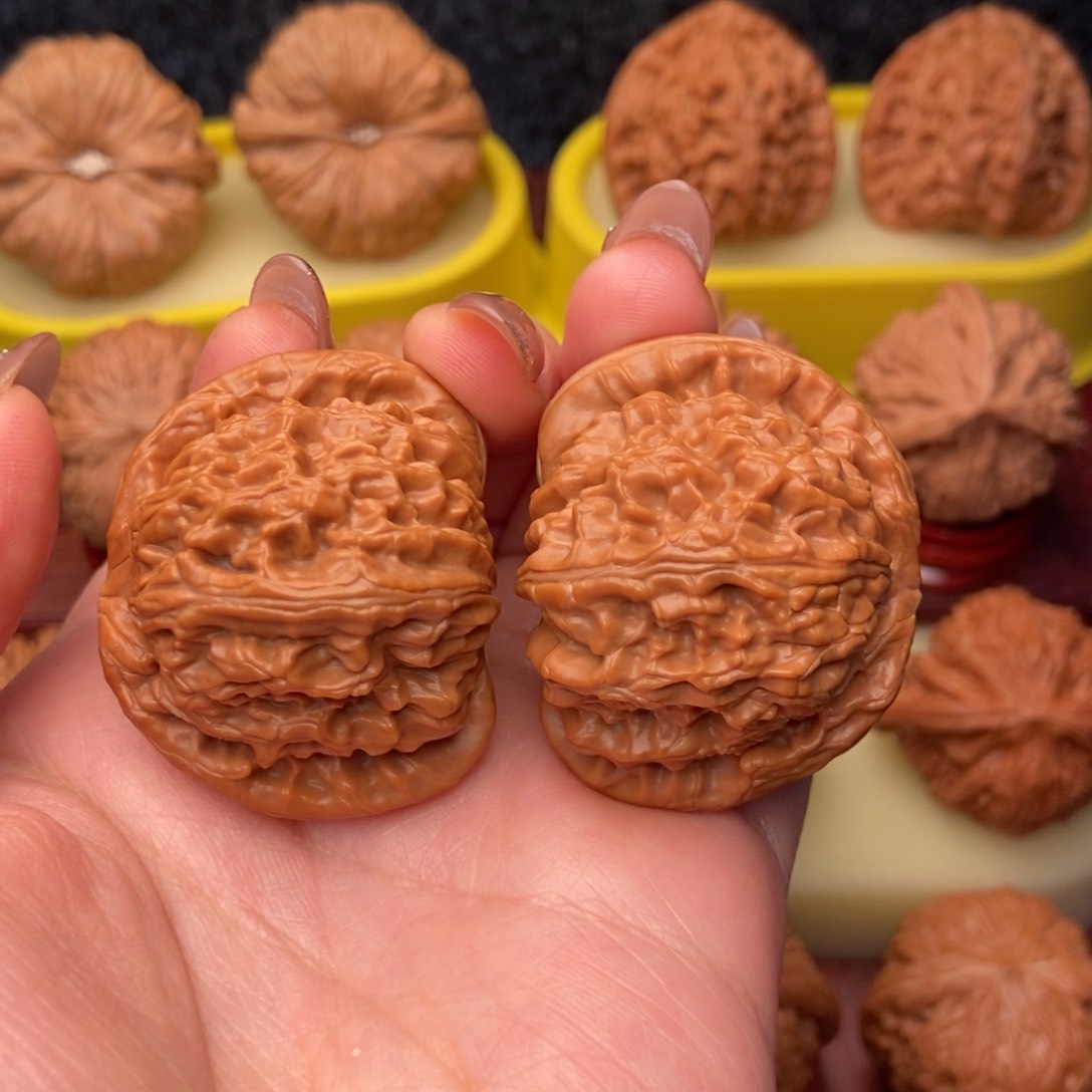 把件文玩核桃X****春42白狮子“开播漏”