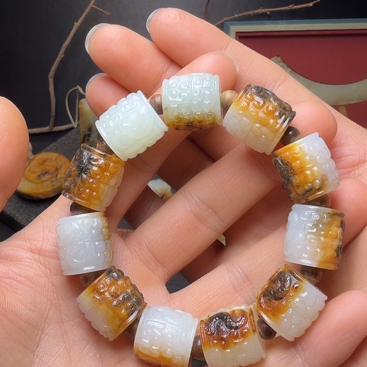 龍***下和田玉（糖玉）未镶嵌挂件