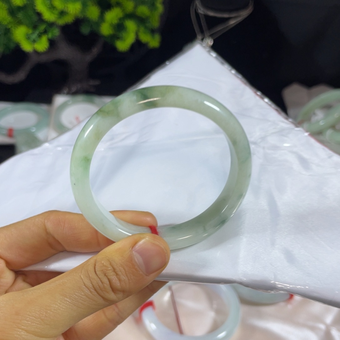 未镶嵌手镯翡翠天然翡翠手镯