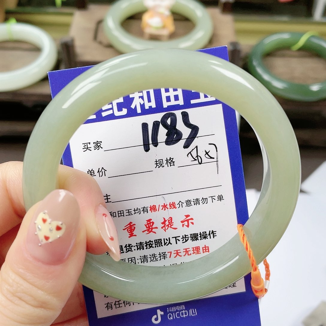 【闪购商品】未镶嵌手镯和田玉