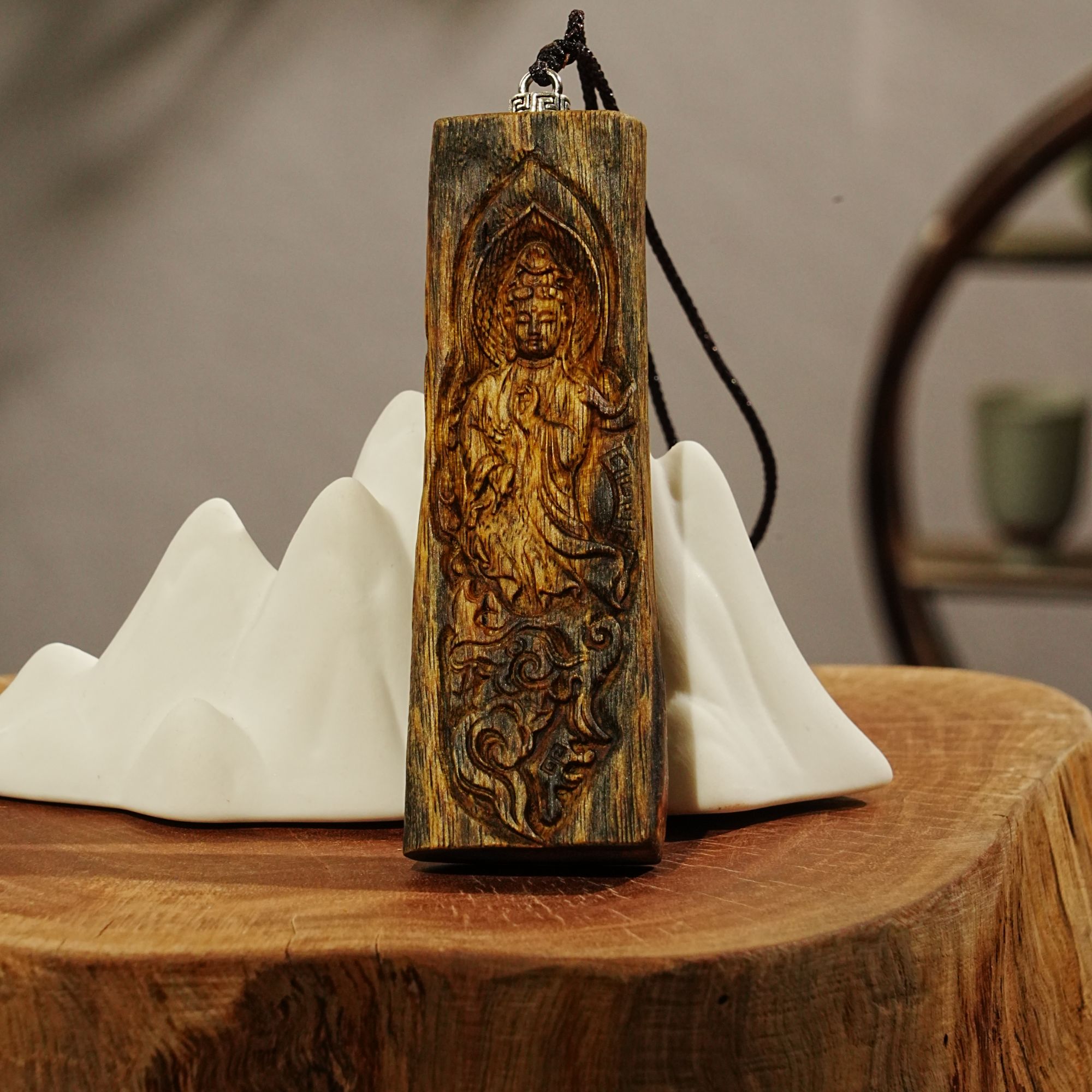 柬埔寨金丝蜜结老料沉香雕刻件（净瓶观音） 13.7g 250807001 B