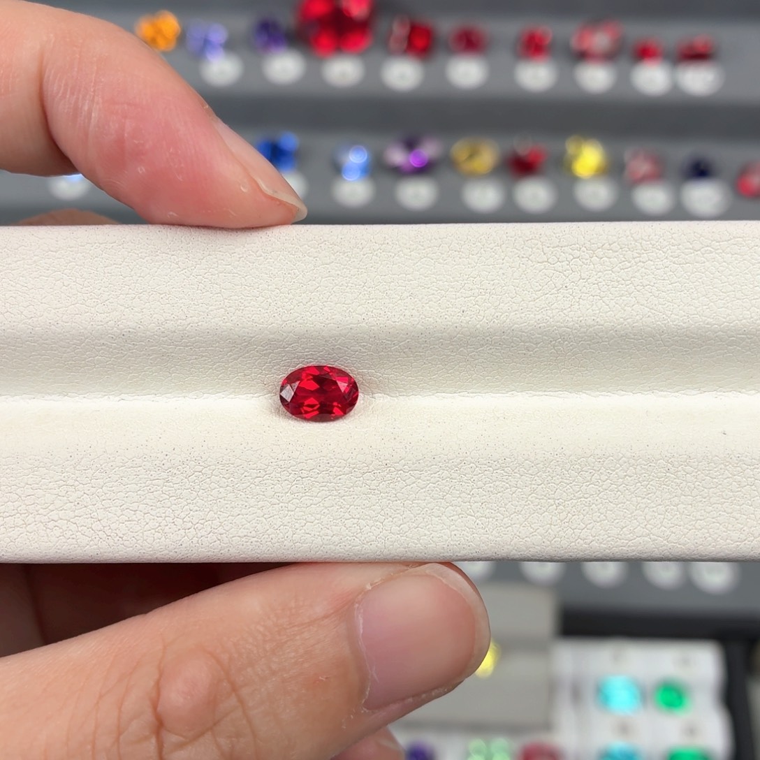 L***I合成（培育）红宝石裸石1.01ct
