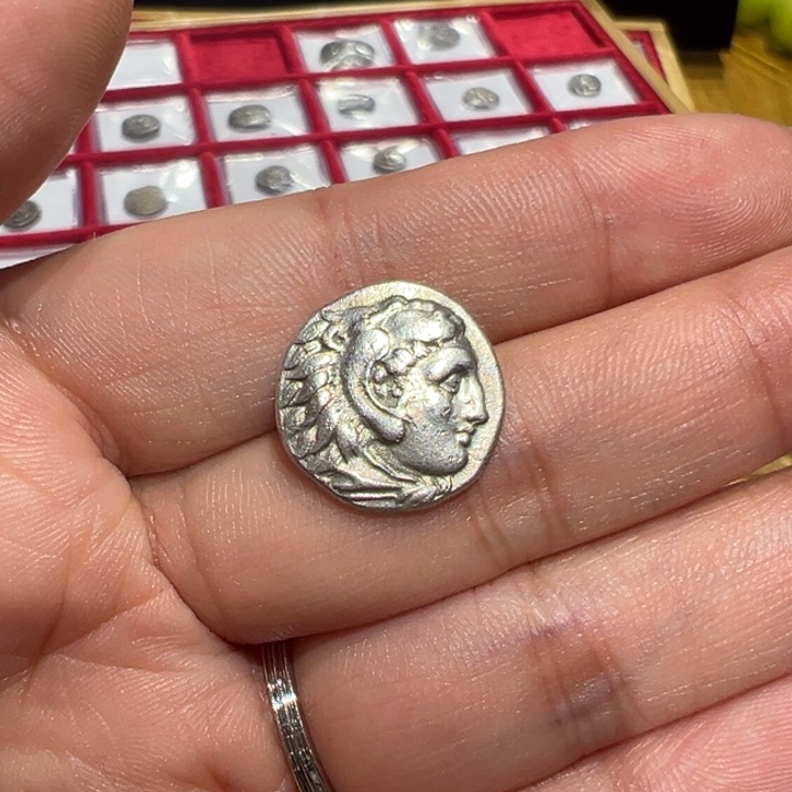 银超***手古希腊大力神银币