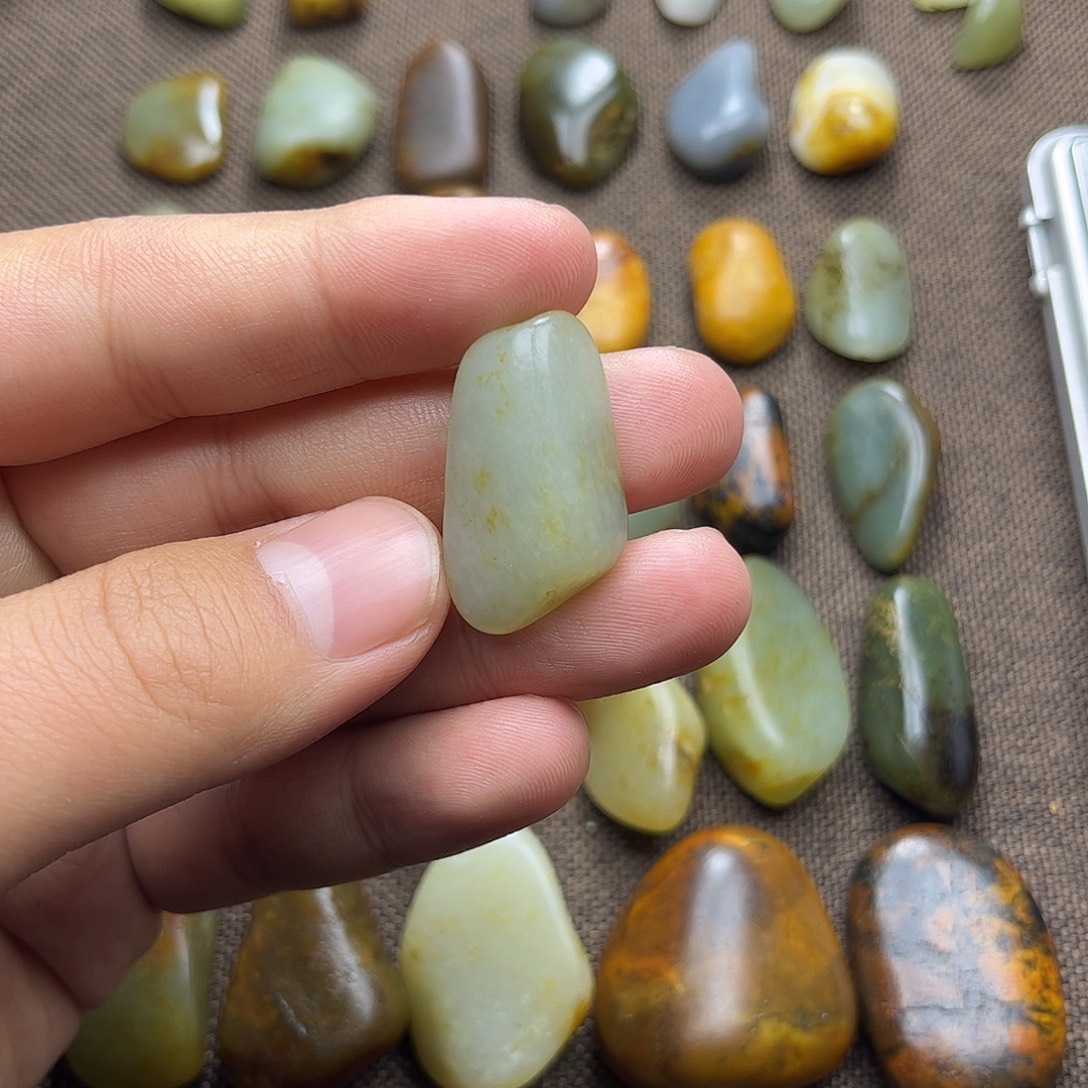 和田玉未镶嵌珠宝奇石