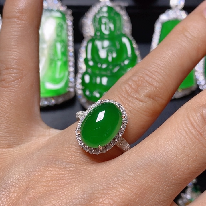 嫣***然翡翠银S925镶嵌颈饰翡翠