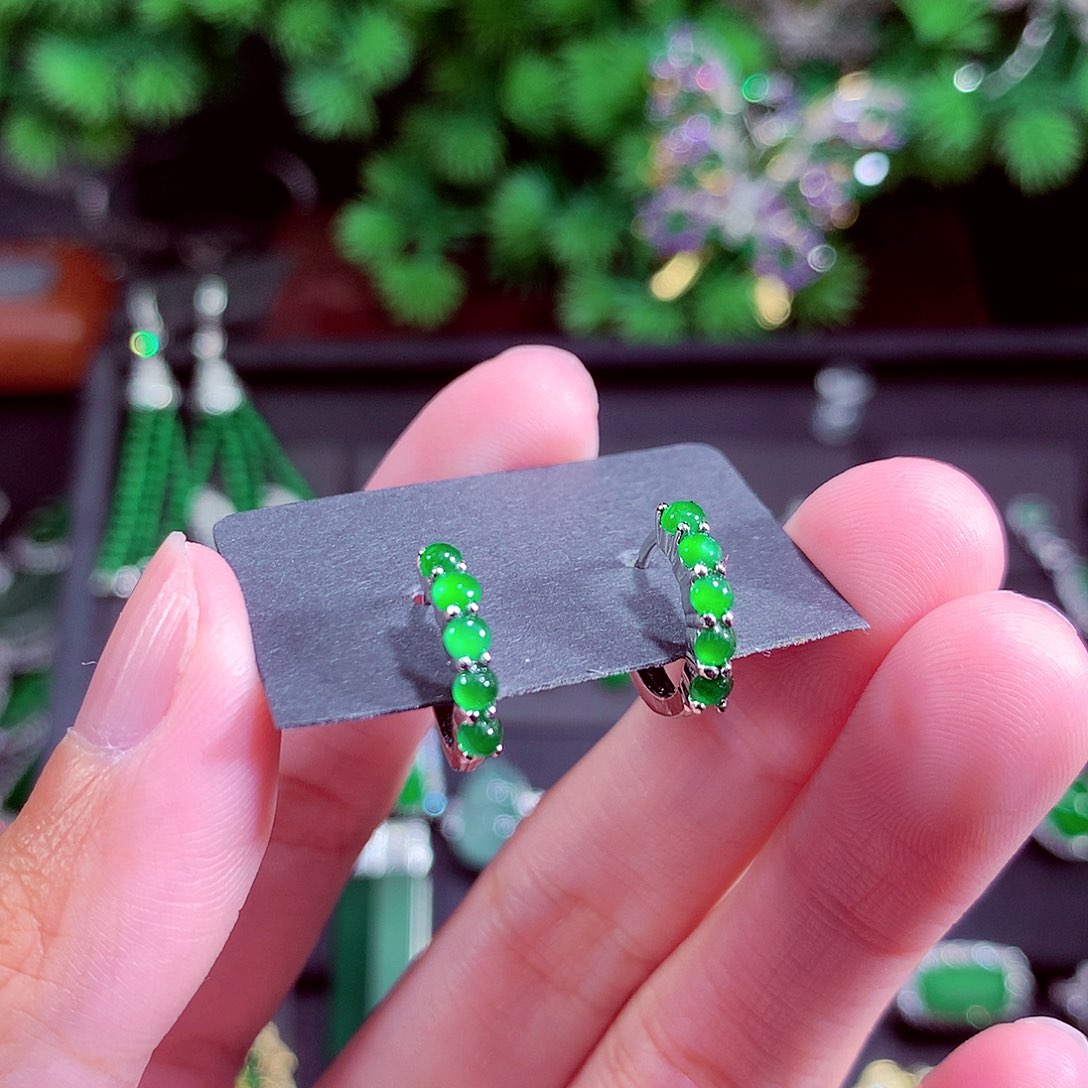 颈饰未镶嵌翡翠天然