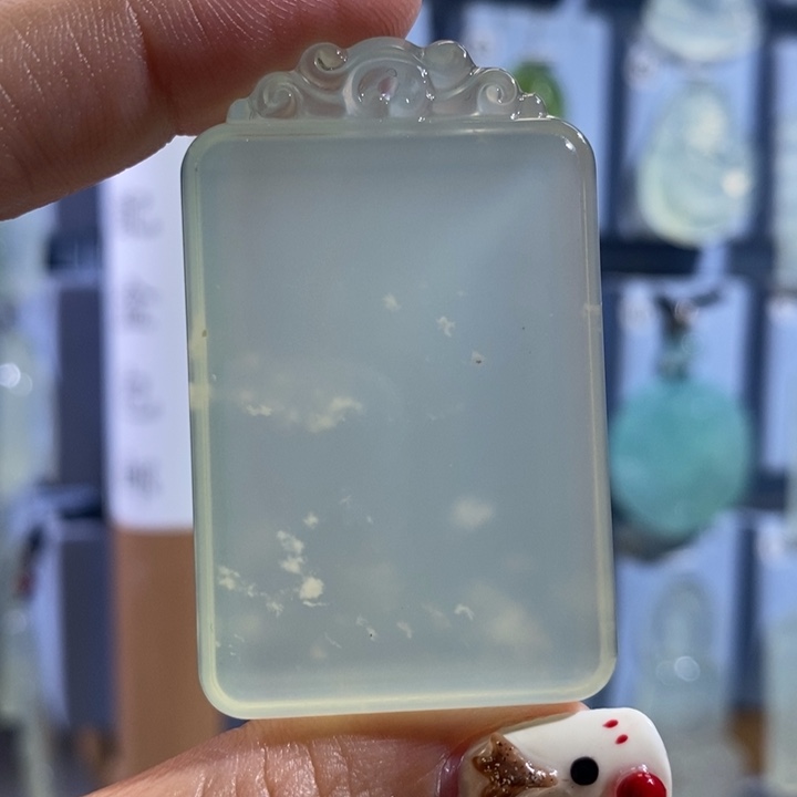 岫玉未镶嵌颈饰吊坠