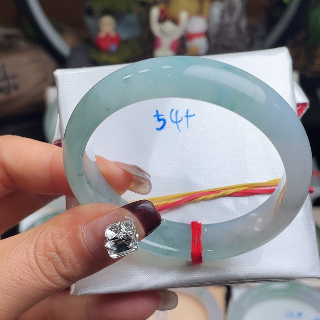 翡翠手镯未镶嵌翡翠手镯