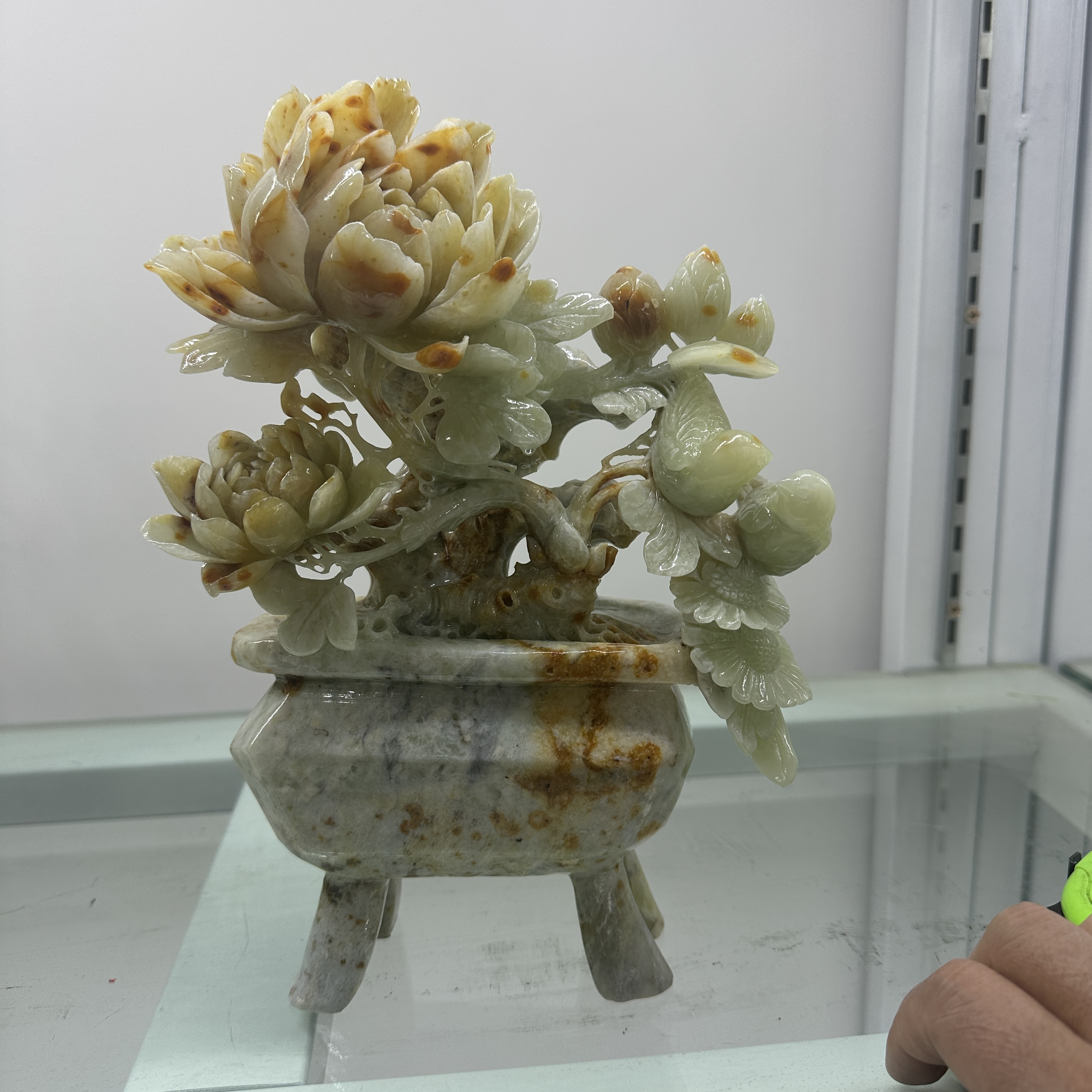 手工雕刻牡丹花开，天然一体