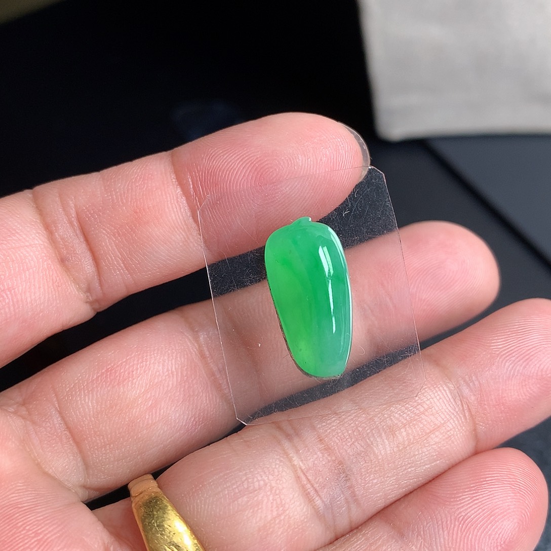 翡翠裸石缅甸天然A货翡翠阳绿福瓜