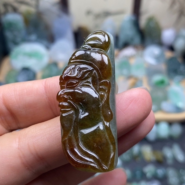 翡翠未镶嵌颈饰关公