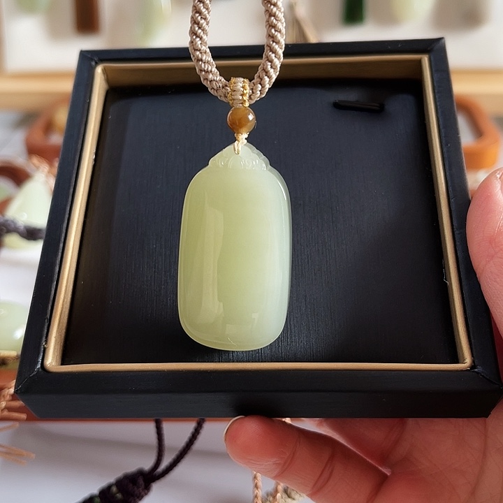 云***6和田玉未镶嵌颈饰