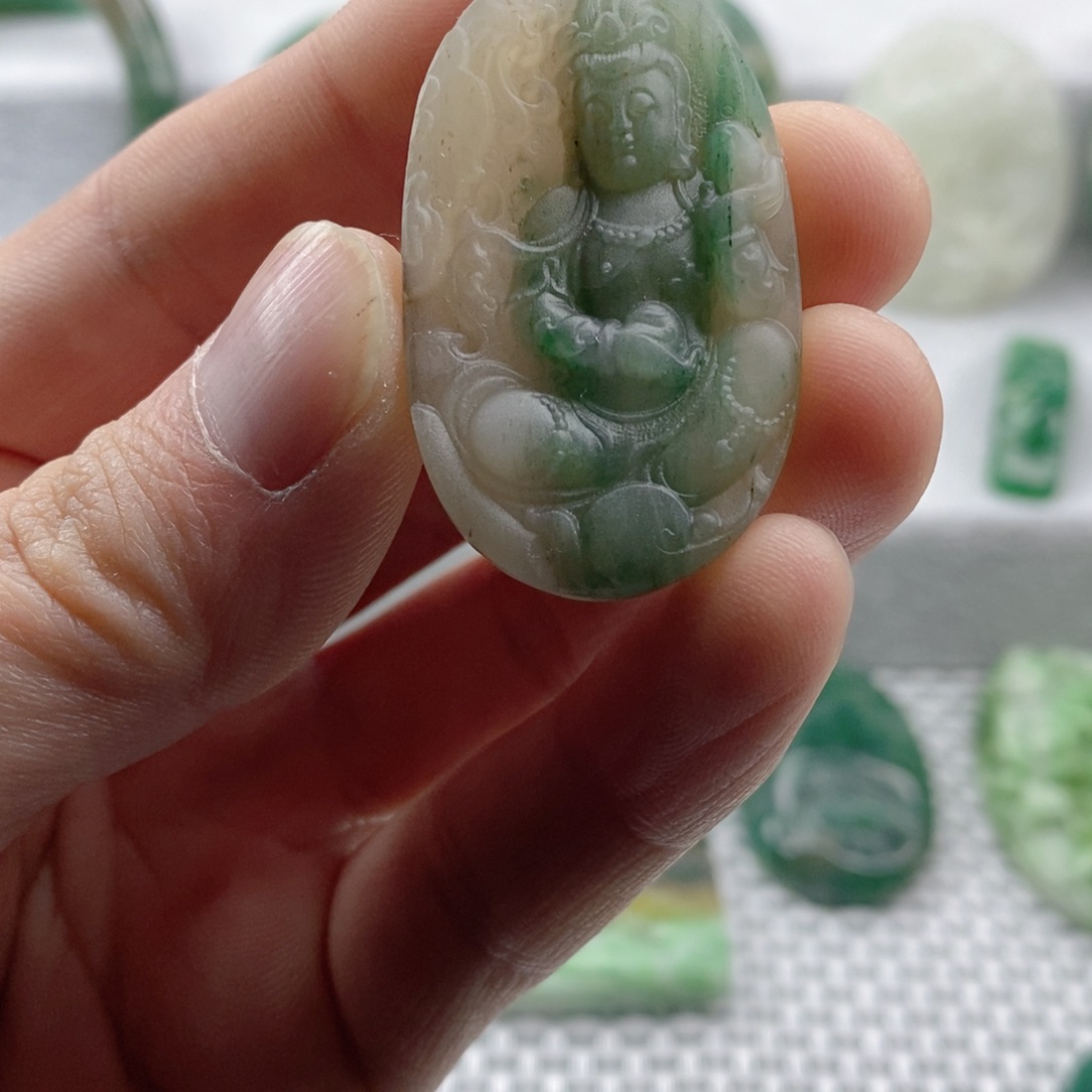 独山玉未镶嵌颈饰