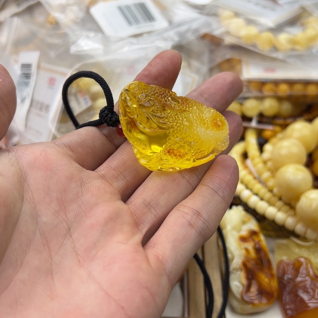 琥珀珠宝奇石未镶嵌