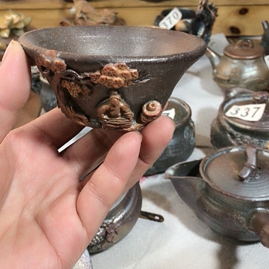 瓷片松树下弹琴的