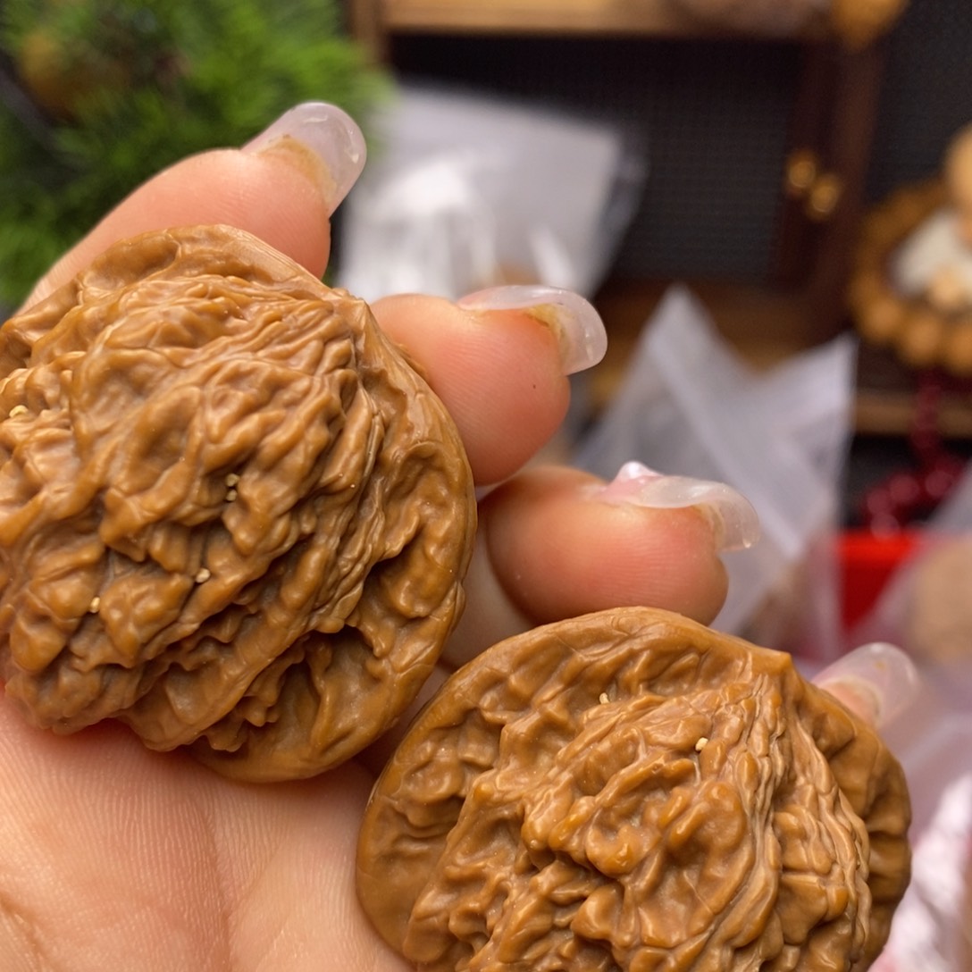 文玩核桃吊坠四座楼。 边42。全品丹