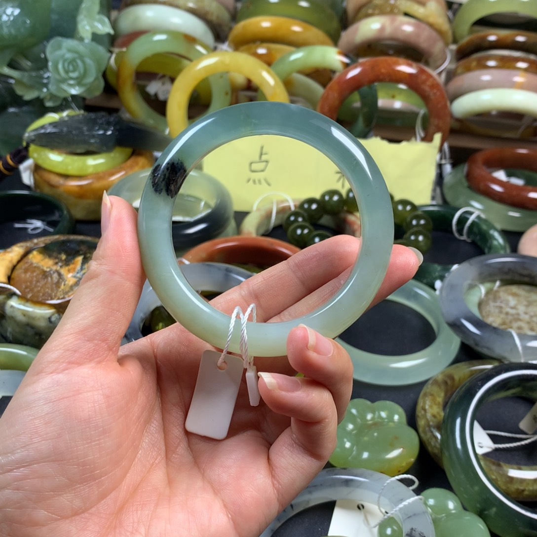 蛇纹石玉未镶嵌手镯