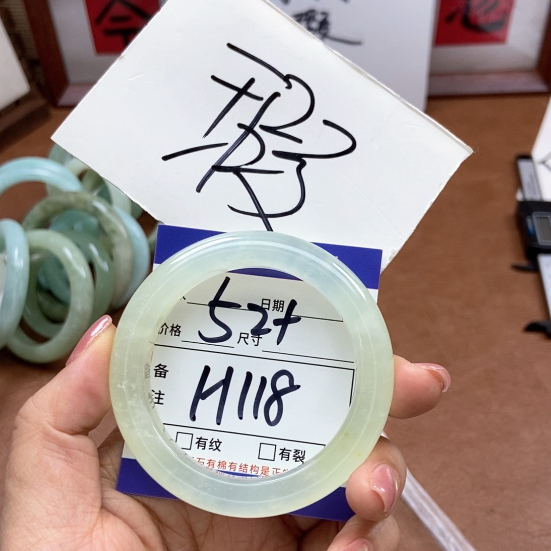 岫玉手镯手镯未镶嵌