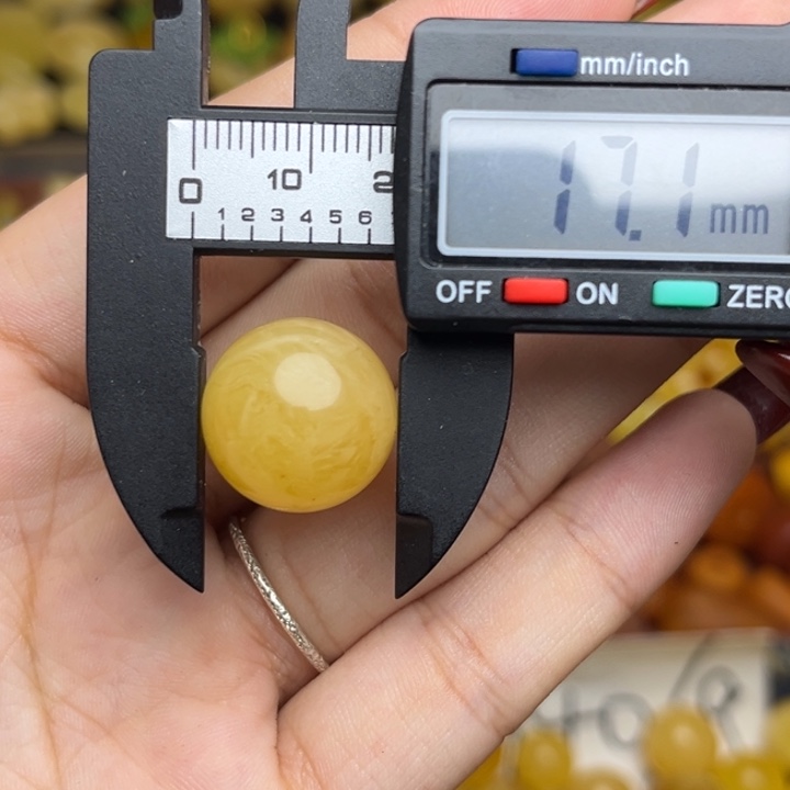 蜜蜡未镶嵌珠宝奇石鸡油黄妖花圆珠微瑕