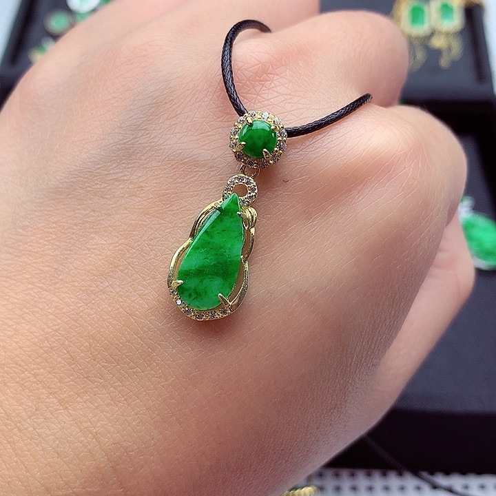 翡翠颈饰银S925镶嵌翡翠