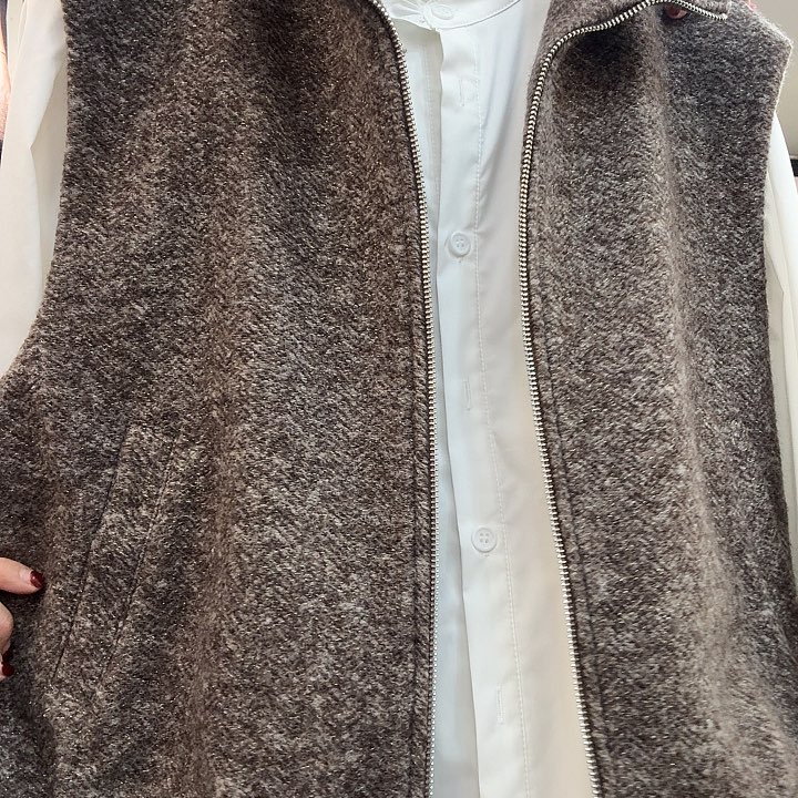 路***金38110，咖啡色，马甲，