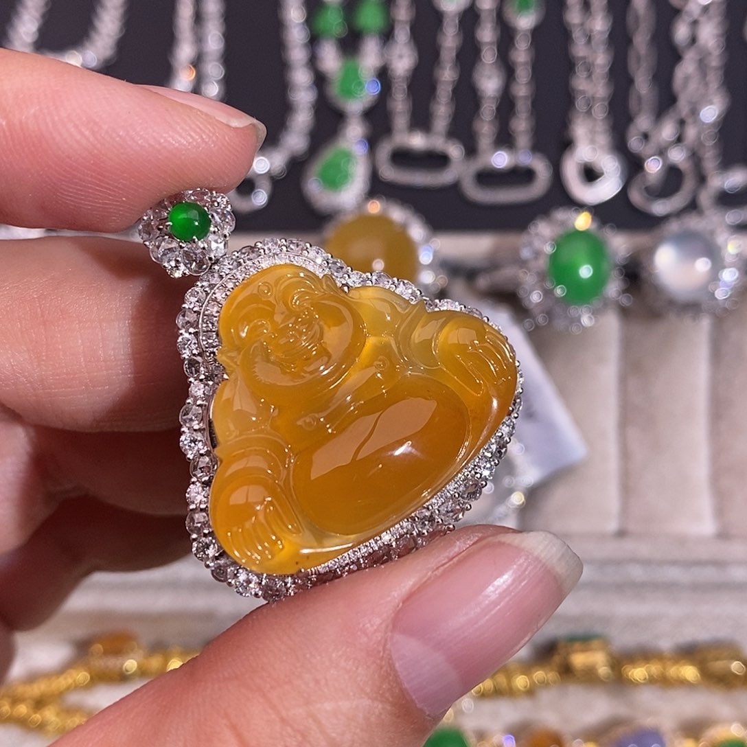 翡翠18K金镶嵌颈饰