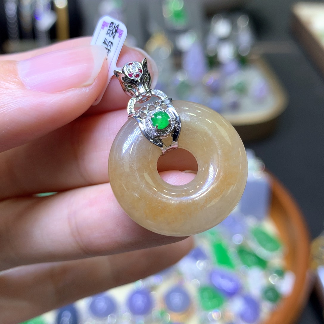 【闪购商品】翡翠颈饰18K金镶嵌翡翠吊坠项链