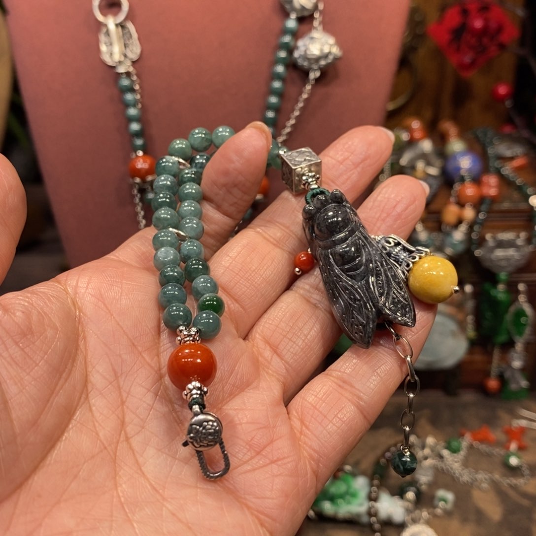 翡翠吊坠(赠链)未镶嵌