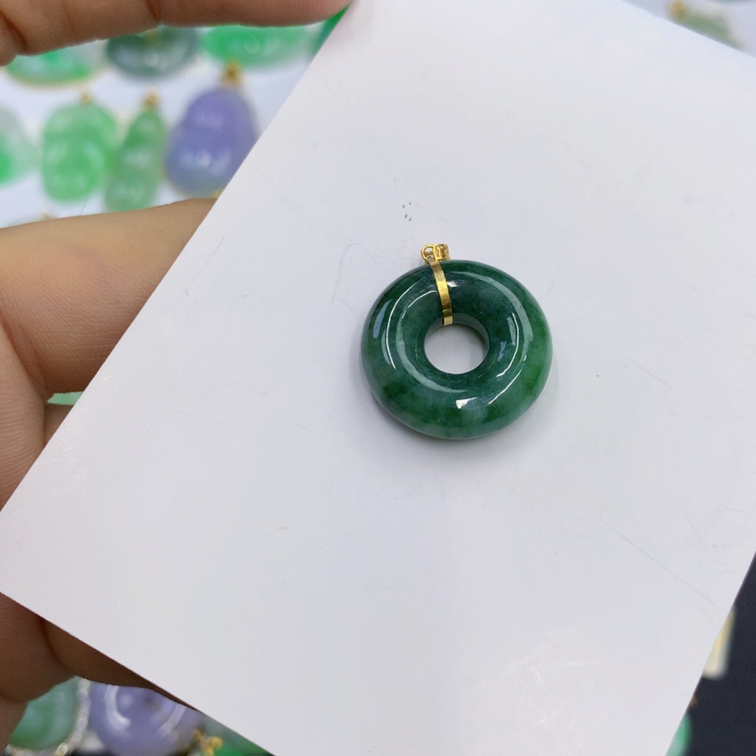 翡翠18K金镶嵌颈饰翡翠