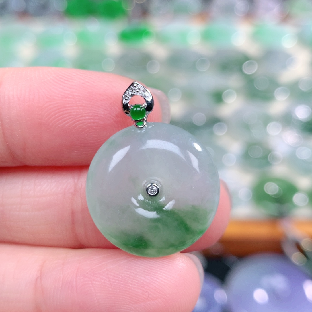 颈饰18K金镶嵌翡翠25-19-6.0