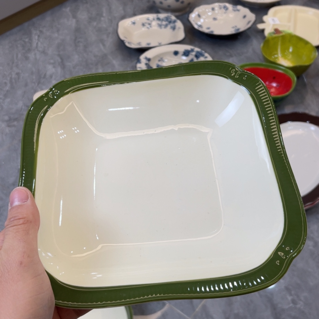 陶瓷微瑕餐具介意勿拍，满18飞！