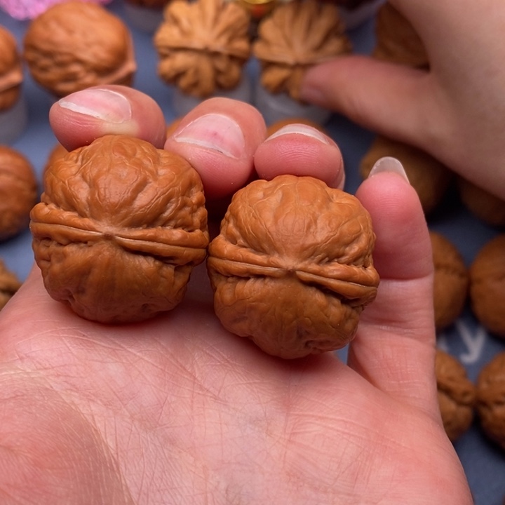 文玩核桃把件小石头