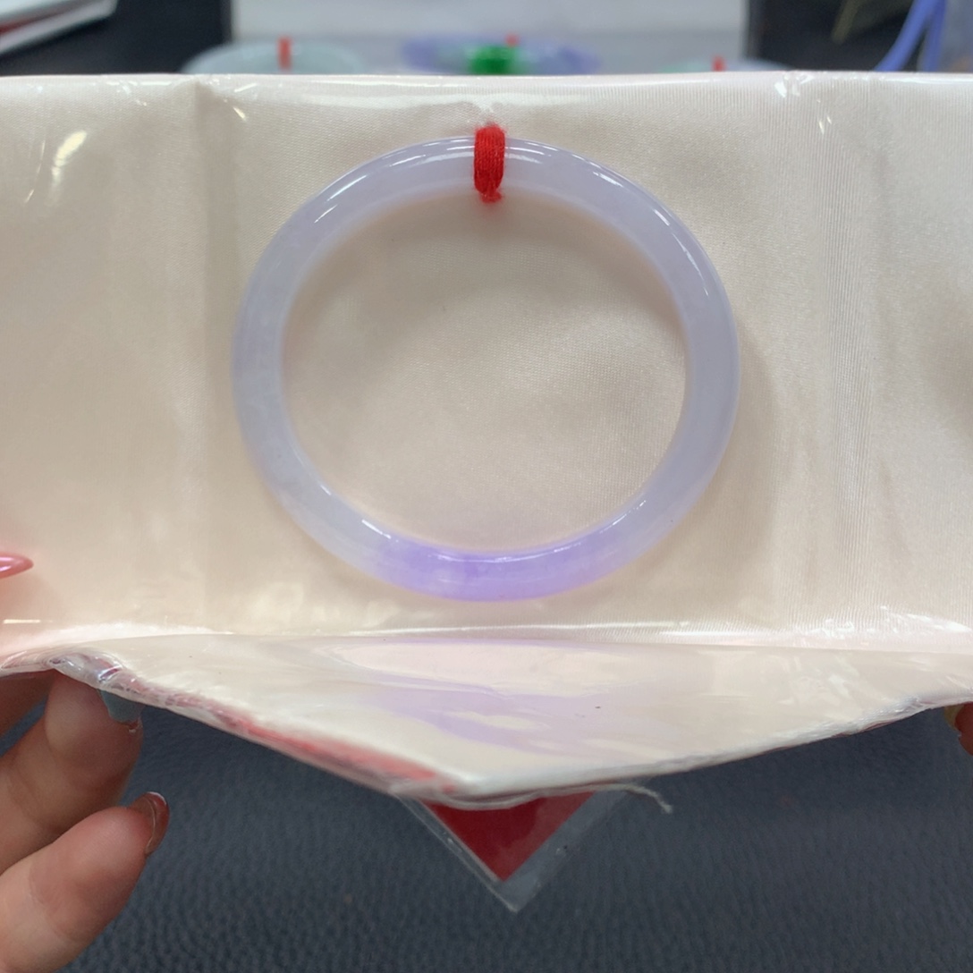 翡翠手镯未镶嵌贵妃