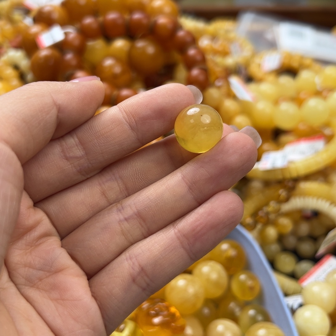 未镶嵌琥珀珠宝奇石