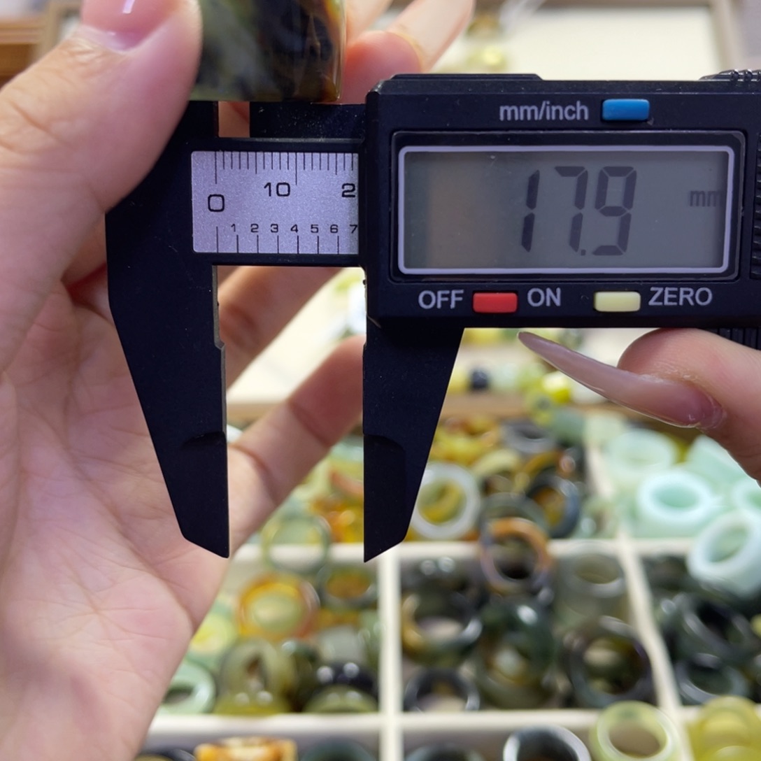 蛇纹石玉未镶嵌手镯56